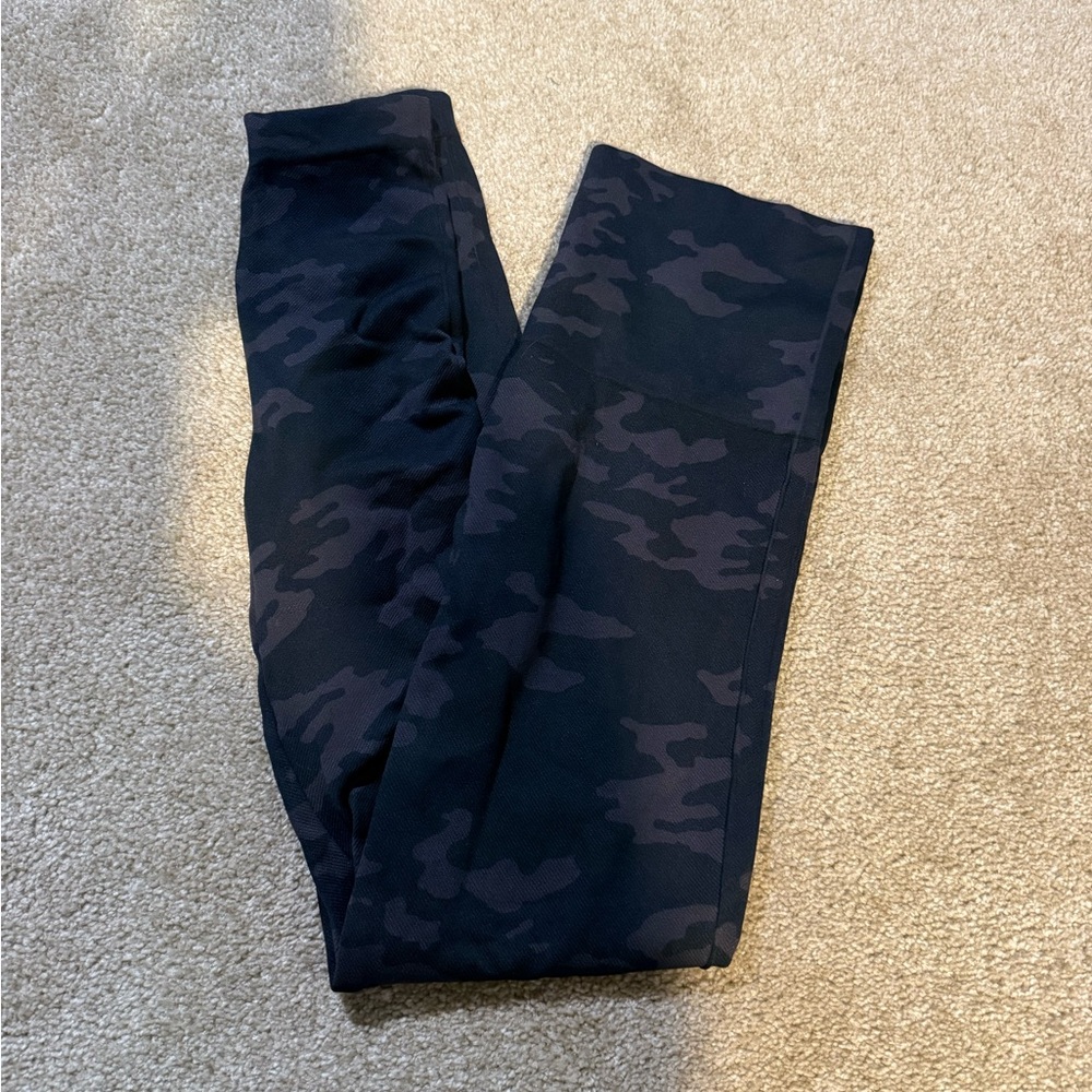 SPANX Black & Dark Gray Camo Leggings